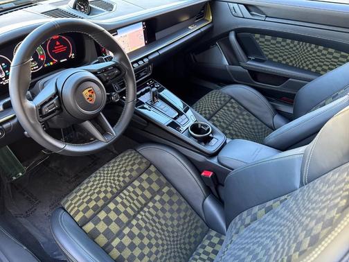 2026 Porsche 911 Carrera 4 GTS