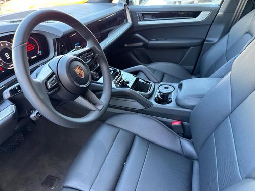 Chalk 2026 Porsche Cayenne Base