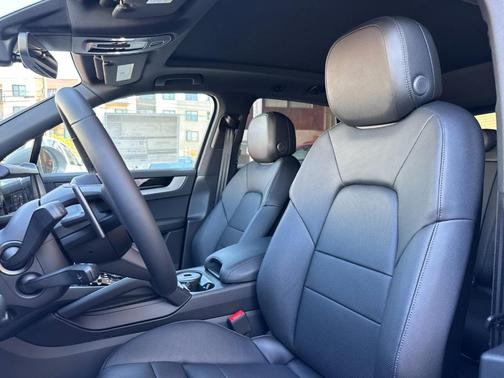 Chalk 2026 Porsche Cayenne Base