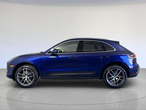 Gentian Blue Metallic 2026 Porsche Macan Base