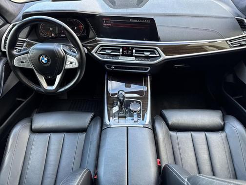 Black Sapphire Metallic 2021 BMW X7 xDrive40i