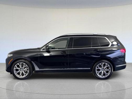 Black Sapphire Metallic 2021 BMW X7 xDrive40i
