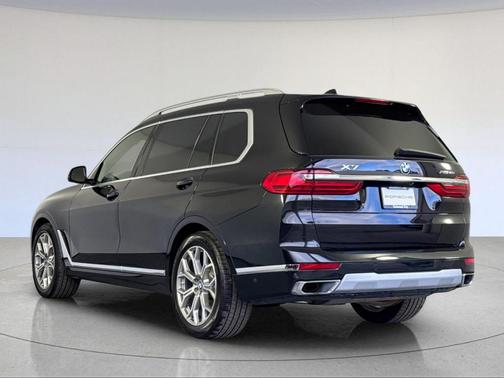 Black Sapphire Metallic 2021 BMW X7 xDrive40i