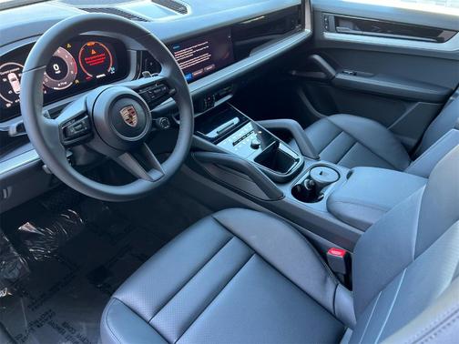 2025 Porsche Cayenne Base
