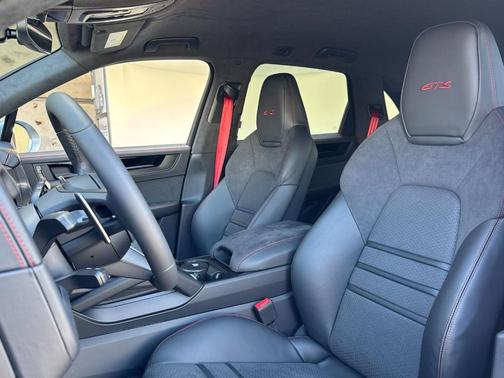 2026 Porsche Cayenne GTS
