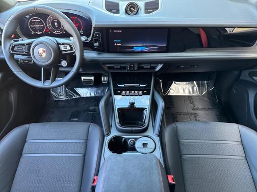 2026 Porsche Cayenne GTS