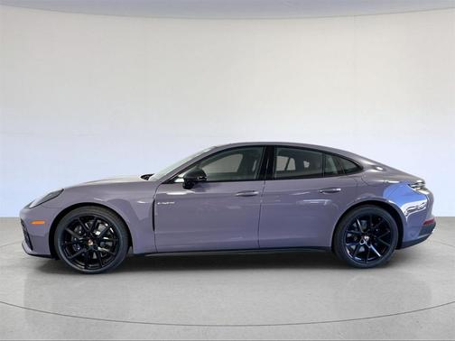 2025 Porsche Panamera 4