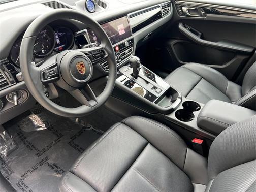 2025 Porsche Macan T
