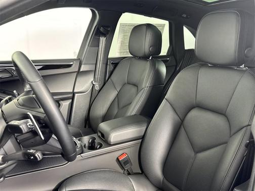 2024 Porsche Macan T