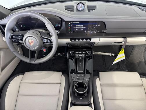 2026 Porsche 911 Carrera 4 GTS