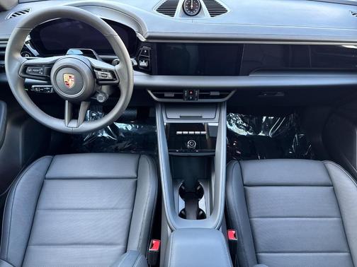 2026 Porsche Macan 4