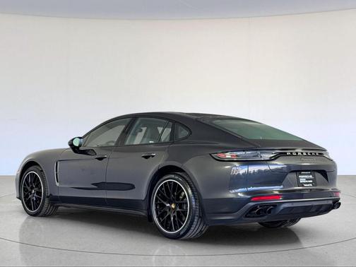 2022 Porsche Panamera 4 Platinum Edition