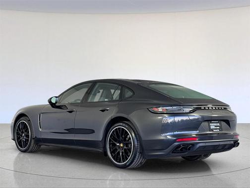 2022 Porsche Panamera 4 Platinum Edition