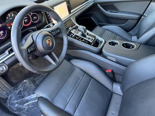 2022 Porsche Panamera 4 Platinum Edition