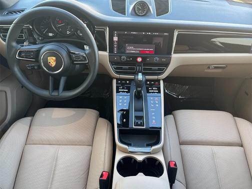 2025 Porsche Macan T