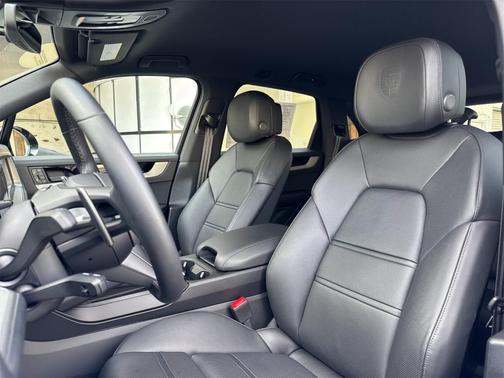 2025 Porsche Cayenne Base