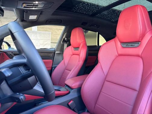 2025 Porsche Macan Turbo