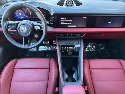 2025 Porsche Macan Turbo