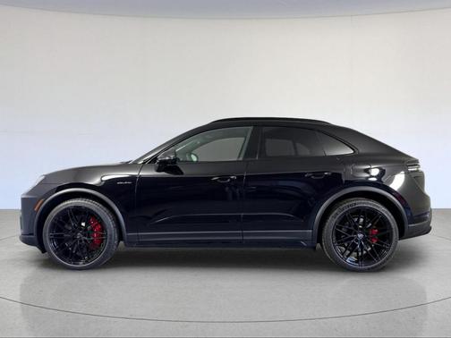 2025 Porsche Macan Turbo