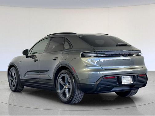 2025 Porsche Macan 4