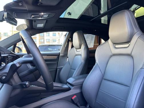 2025 Porsche Macan 4