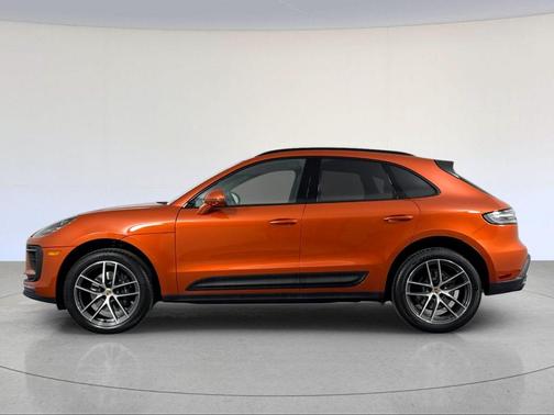 2024 Porsche Macan Base (PDK)
