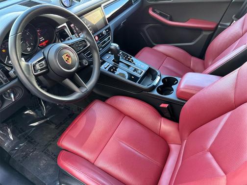 2023 Porsche Macan 