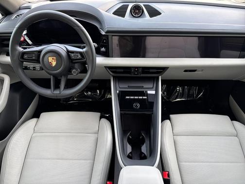 Copper 2025 Porsche Macan Base