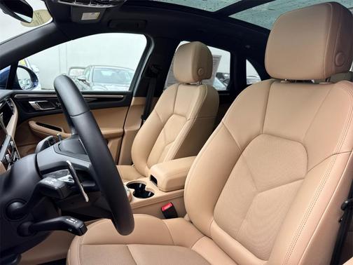 2025 Porsche Macan T