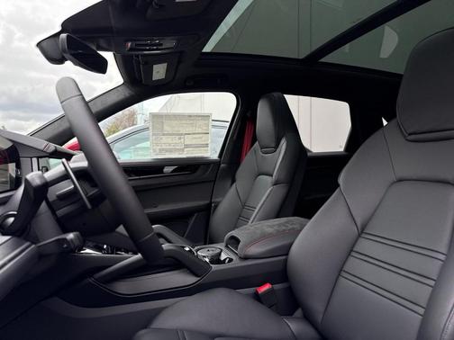 2026 Porsche Cayenne GTS