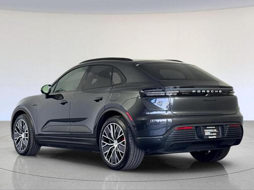2025 Porsche Macan 4S
