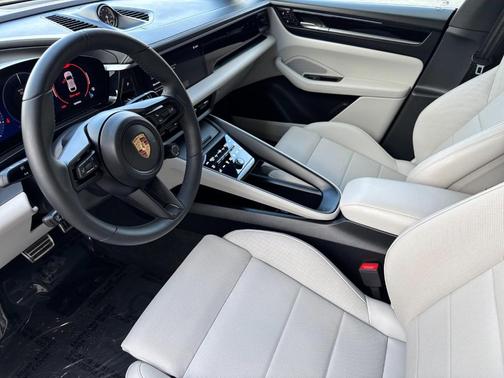 2025 Porsche Macan 4S