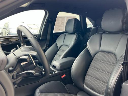 2025 Porsche Macan T
