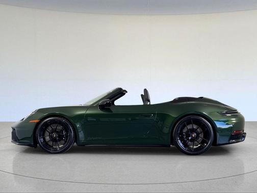 2026 Porsche 911 Carrera 4 GTS