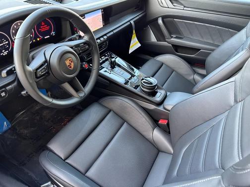 2026 Porsche 911 Carrera 4 GTS