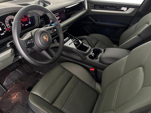 2025 Porsche Cayenne AWD