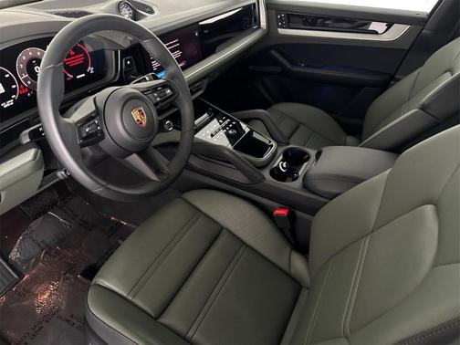 2025 Porsche Cayenne AWD