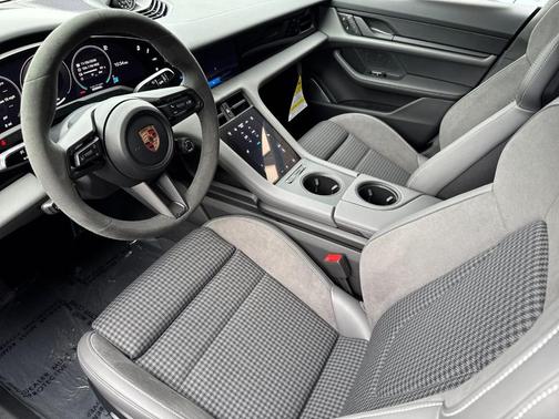 2026 Porsche Taycan GTS