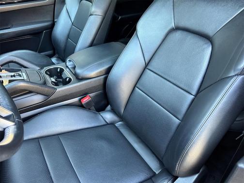 2021 Porsche Cayenne Base