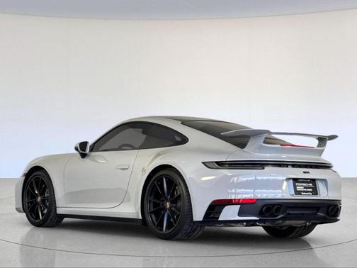 2020 Porsche 911 Carrera