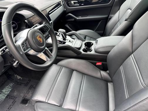 Quartzite Grey Metallic 2023 Porsche Cayenne