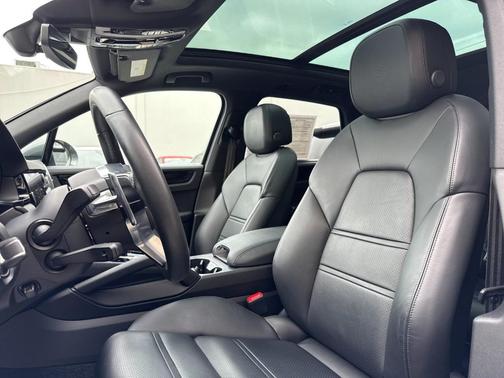 Quartzite Grey Metallic 2023 Porsche Cayenne