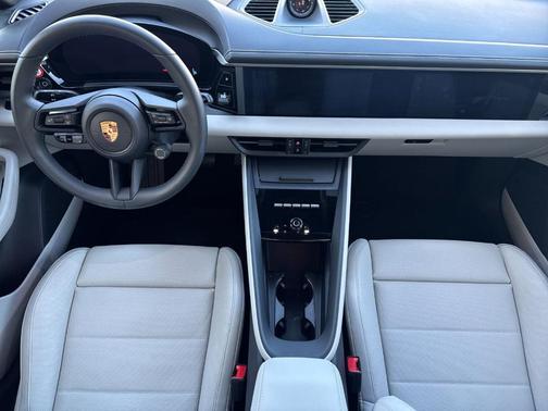 2025 Porsche Macan 4