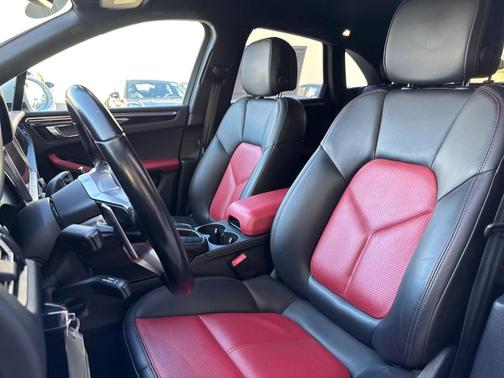 2020 Porsche Macan Base