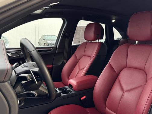 2025 Porsche Macan Base