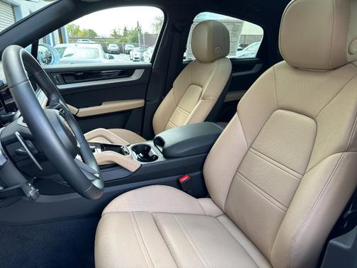 2025 Porsche Cayenne AWD