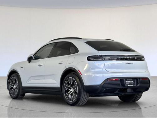 2025 Porsche Macan 4