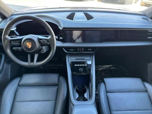 2025 Porsche Macan 4