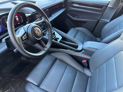 2025 Porsche Macan 4