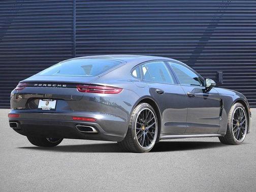 Photo 4 of 26 of 2019 Porsche Panamera